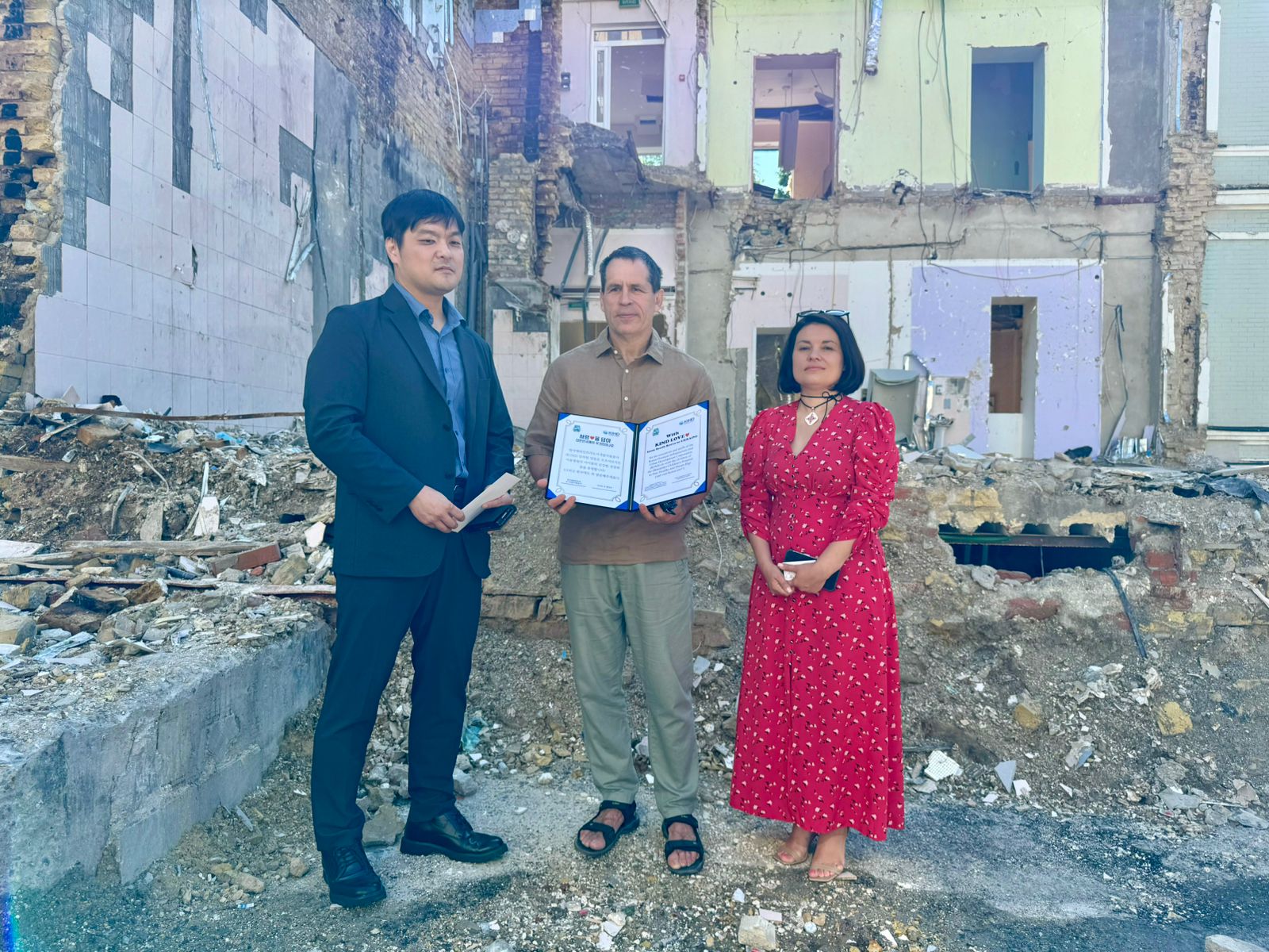 Південнокорейська компанія, яка допомагає розробляти транспортний мастер-план Київщини, передала фінансову допомогу Охматдиту