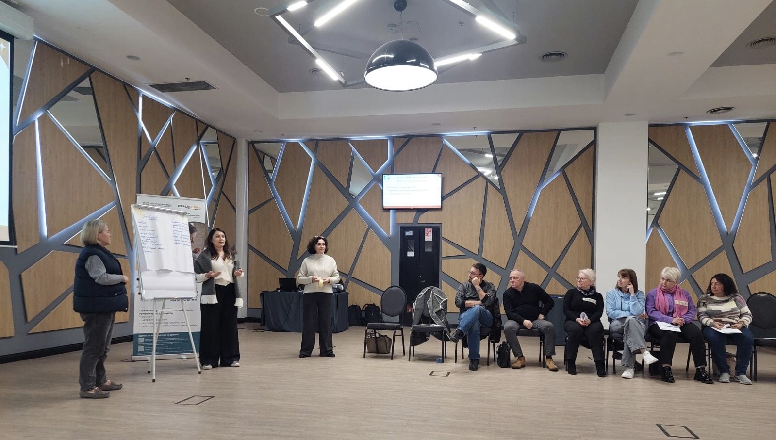 Навчання для ефективної роботи з ВПО: нові підходи для соціальних працівників