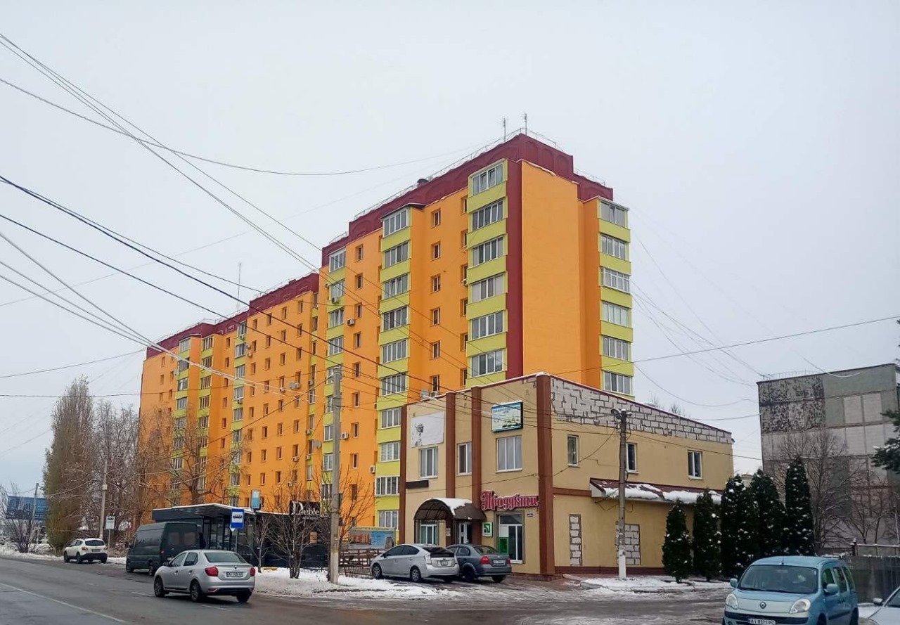 Відбудова Київщини: у Василькові триває капремонт багатоповерхівки на вулиці Декабристів