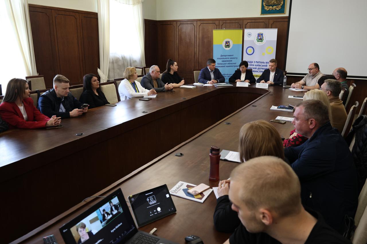 На засіданні Ради з питань внутрішньо переміщених осіб обговорили житлові програми та соціальну підтримку ВПО