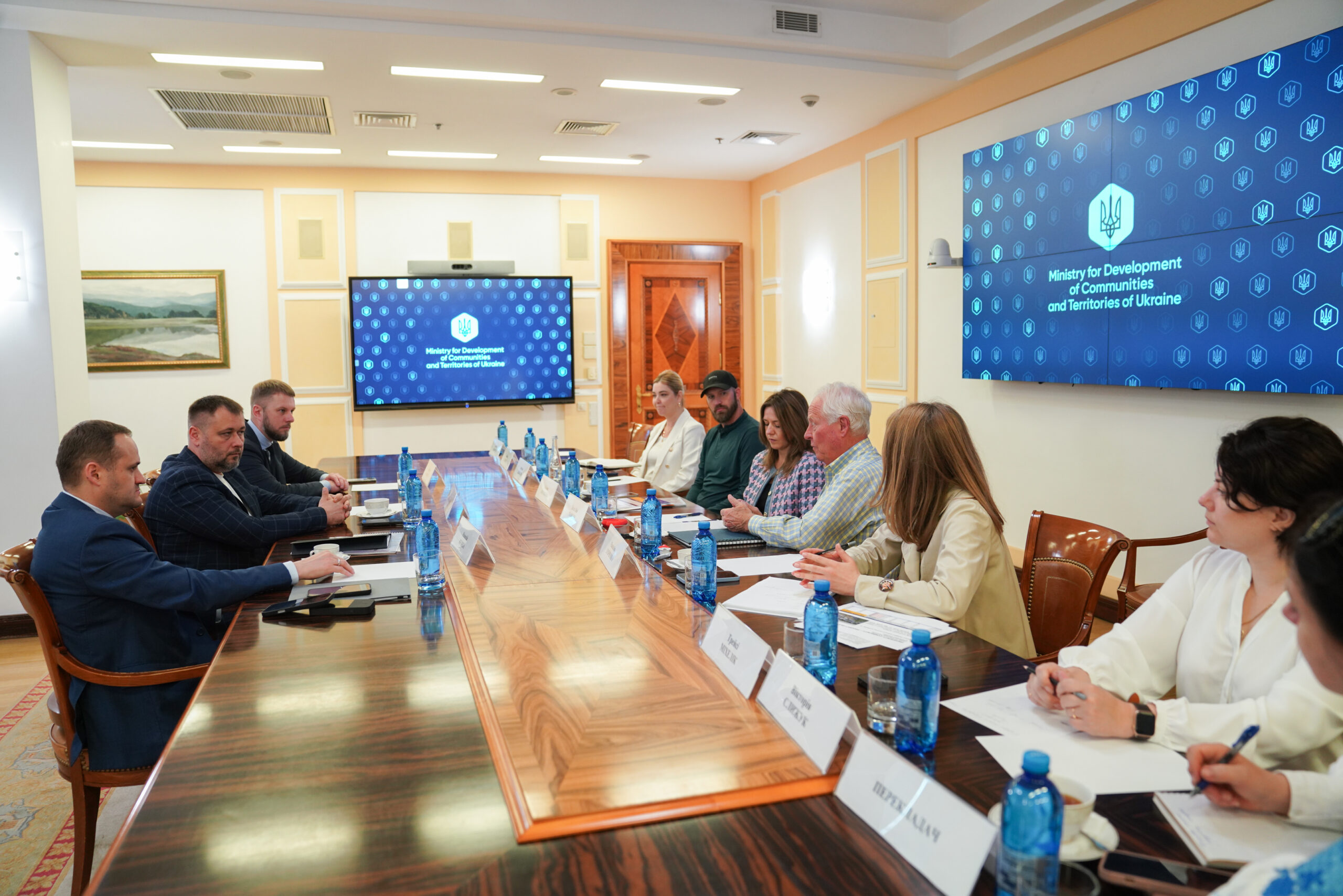 Олексій Кулеба зустрівся з Деллом Лоєм Хансеном: пілотний проект у Глевасі, нове житло для ВПО та розширення співпраці