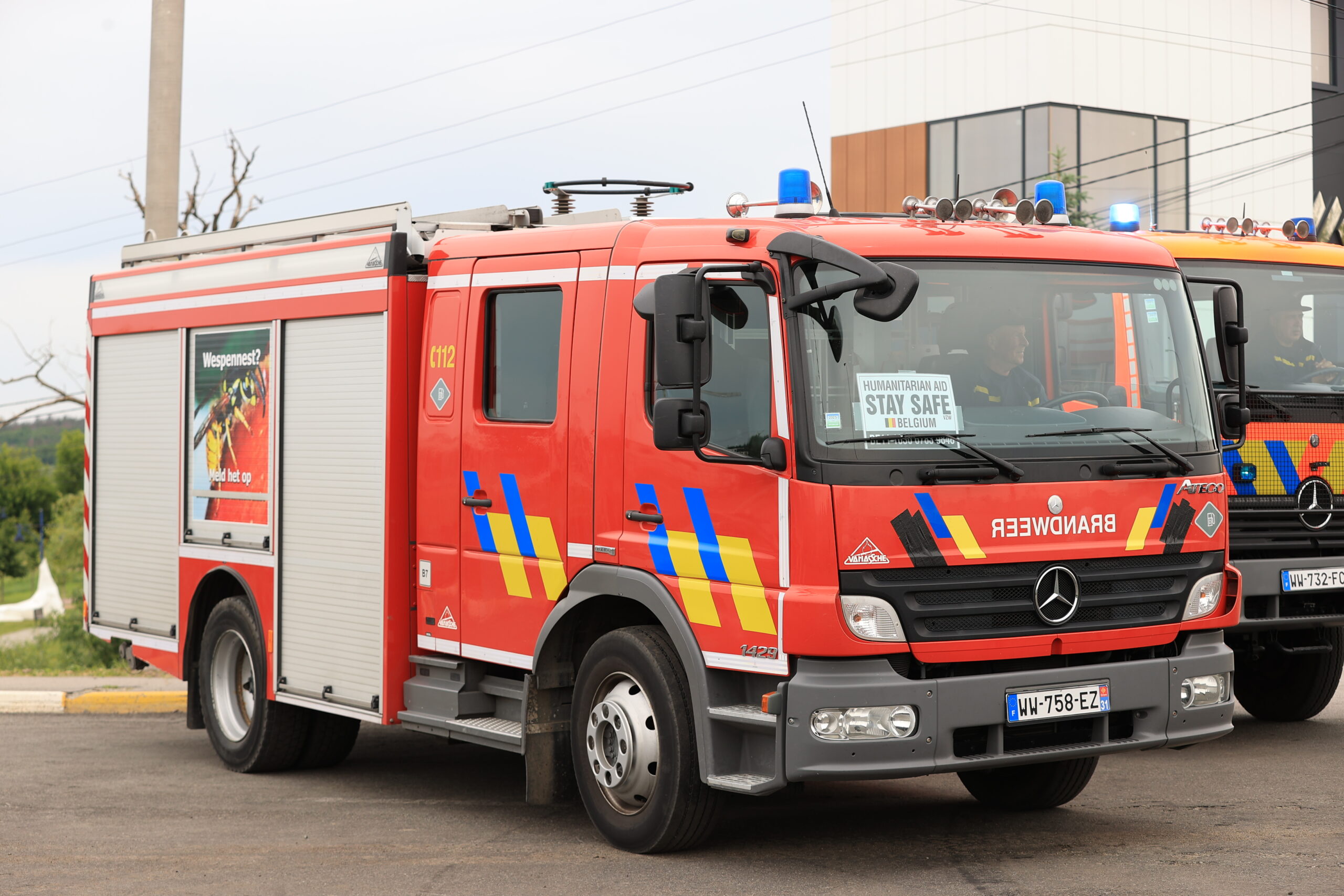 Бельгія передала два пожежні автомобілі Золочівській громаді