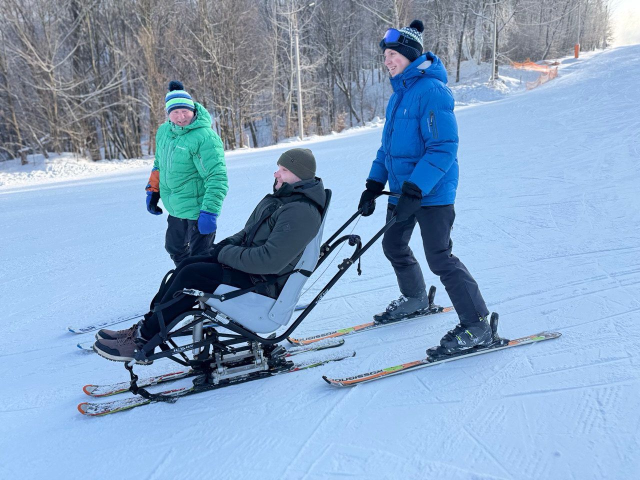 Ветерани війни з Київщини випробували себе в катанні на адаптивних лижах