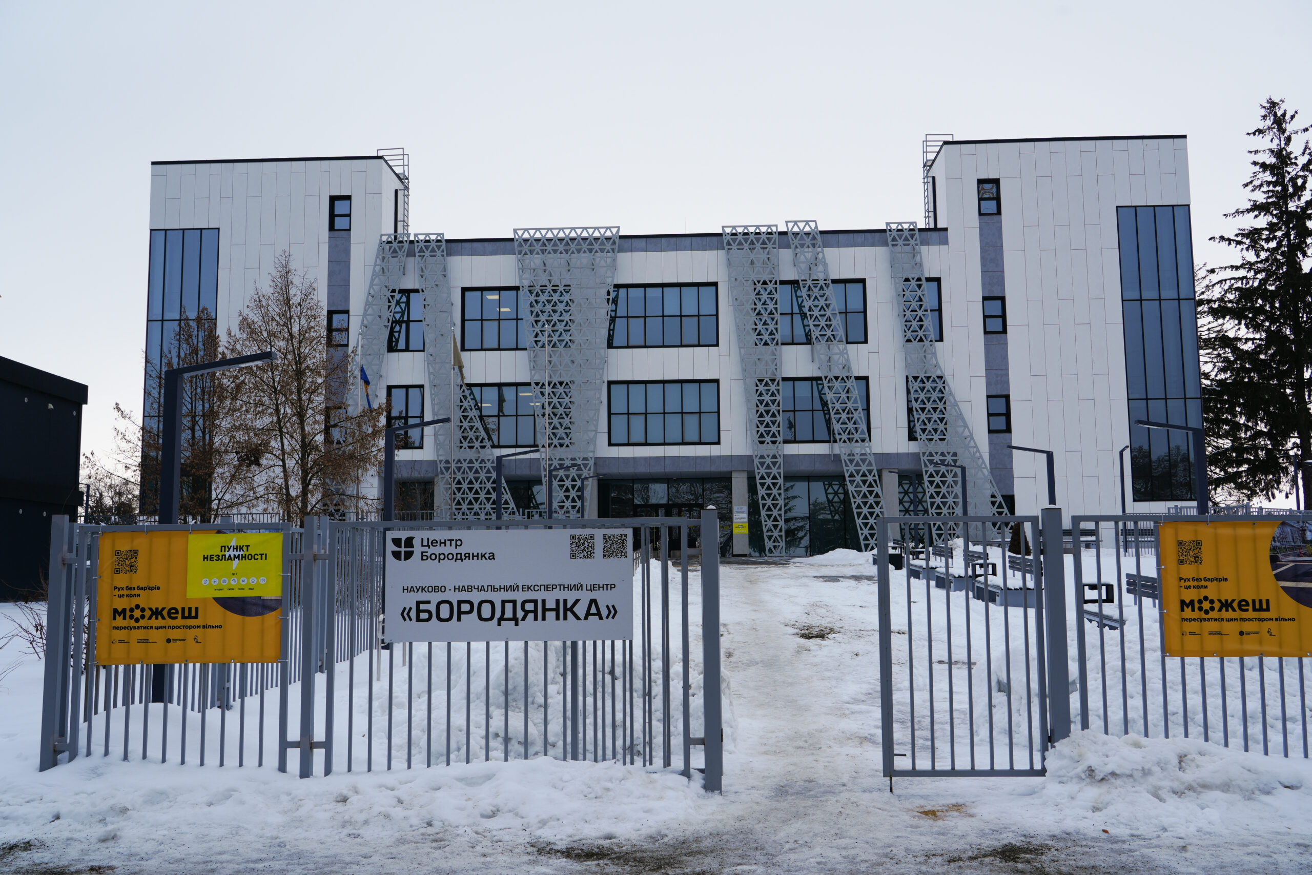 У кризових ситуаціях ветерани, ветеранки та їхні рідні можуть звернутися по допомогу до «Бородянка Центру»