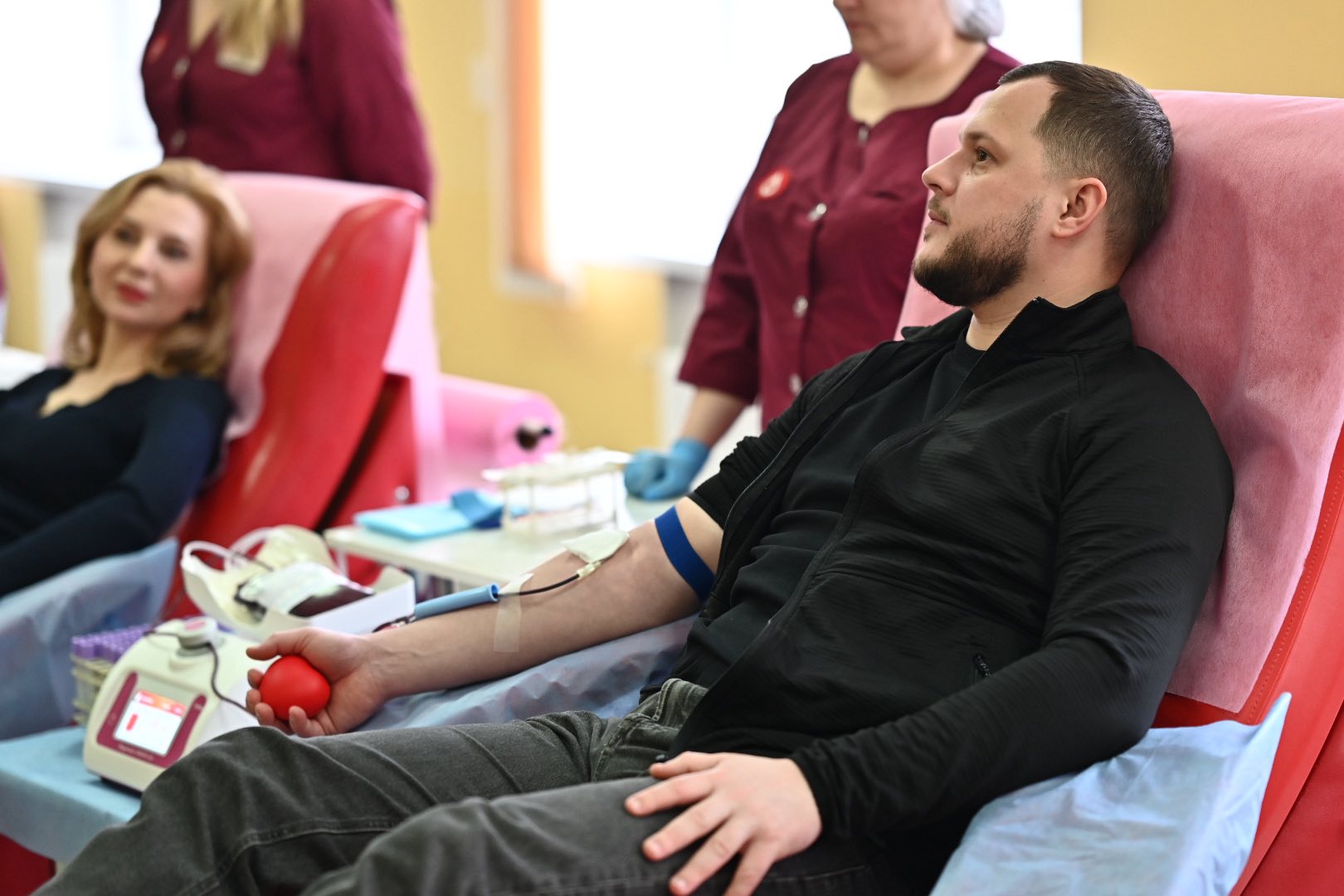 «Одна донація рятує кількох людей»: Микола Калашник здав кров та закликав жителів Київщини долучатися до донорства