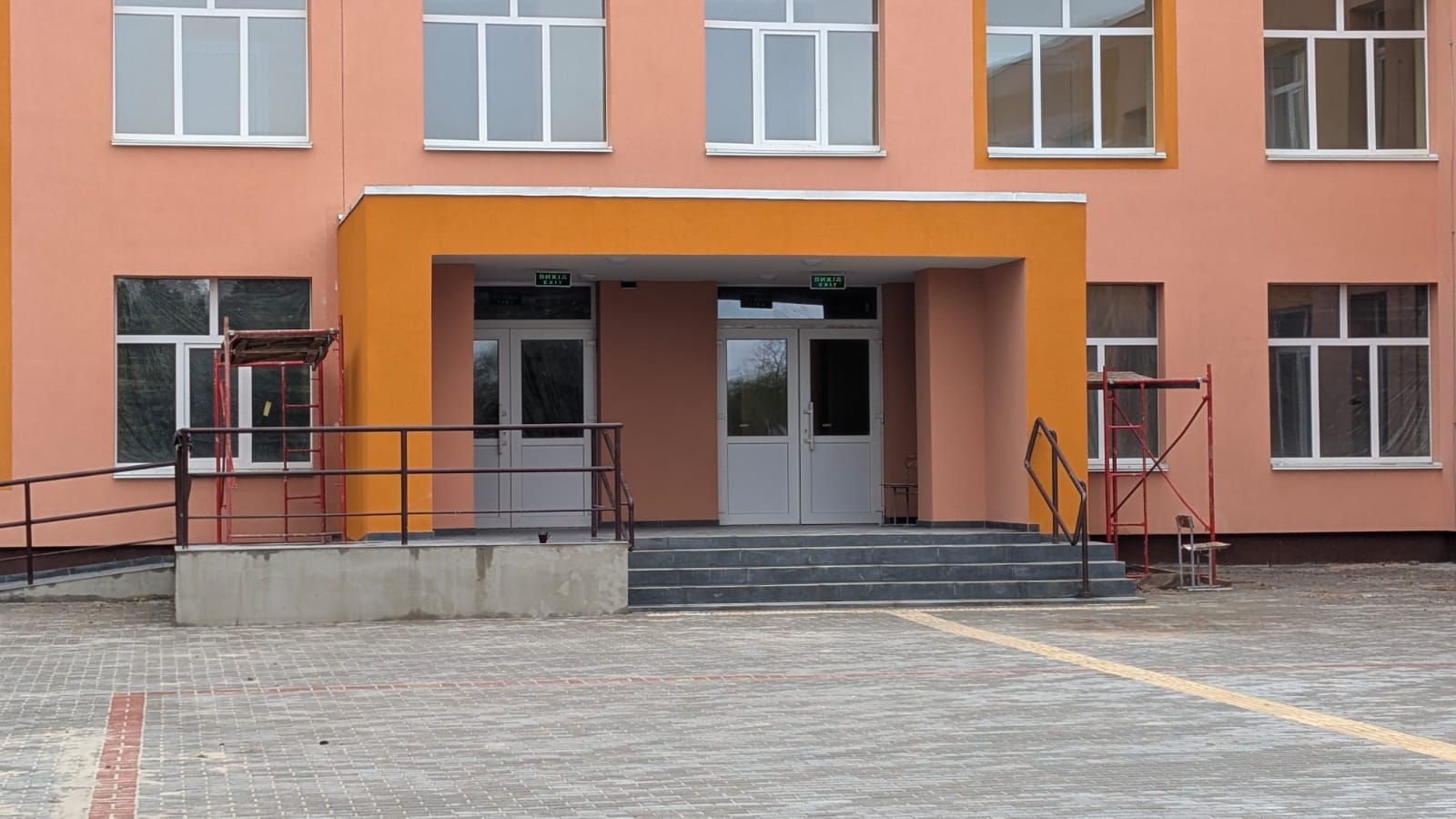 У селі Лукаші Броварського району завершується відбудова ліцею