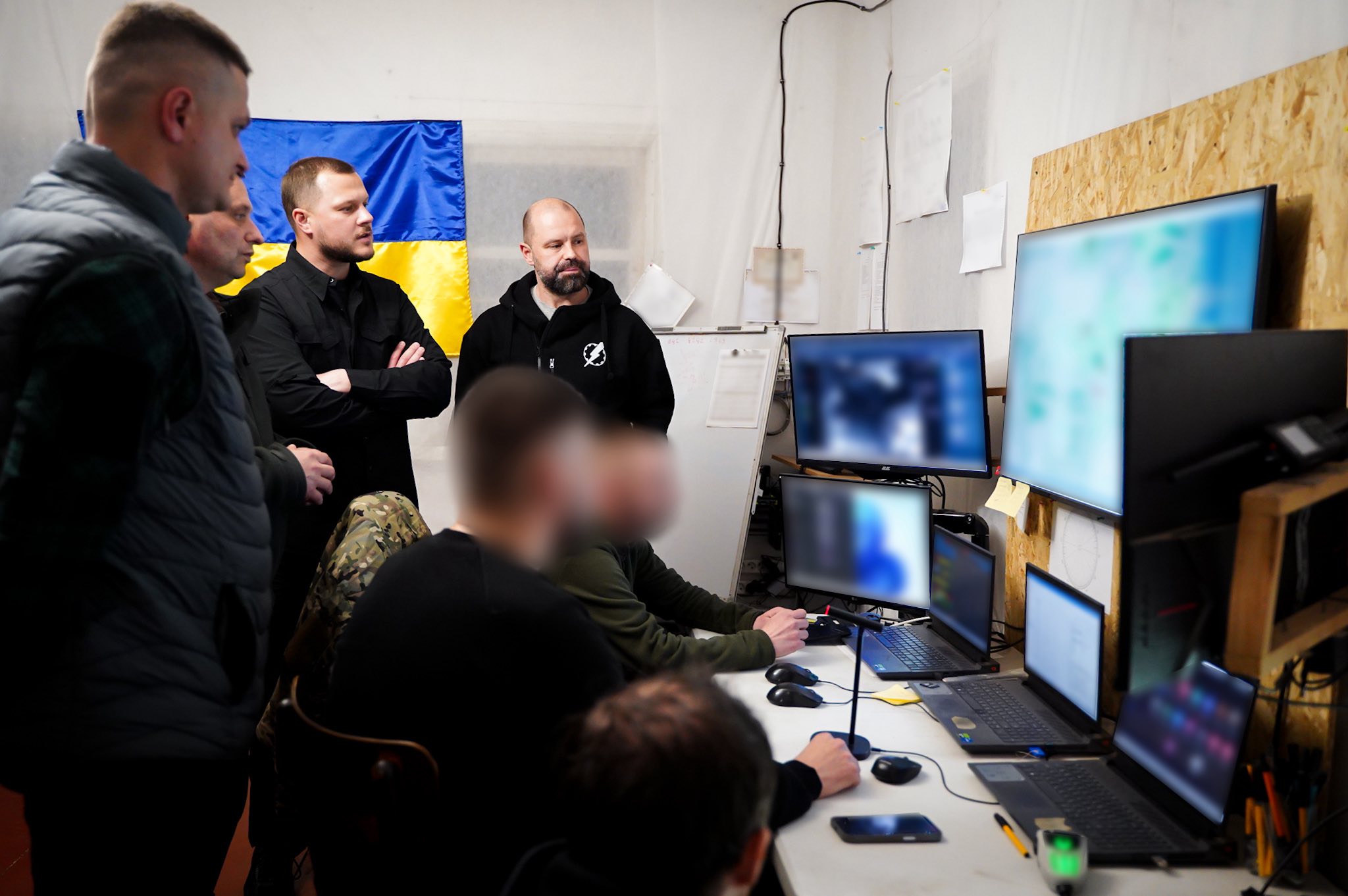 МИКОЛА КАЛАШНИК ВІДВІДАВ БІЙЦІВ ПРОЄКТУ «ЧИСТЕ НЕБО», ЯКІ БОРОНЯТЬ ПОВІТРЯНИЙ ПРОСТІР КИЇВЩИНИ