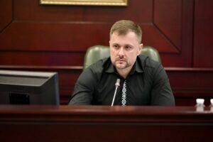 Понад 98 рішень для стійкості та розвитку регіону: Микола Калашник взяв участь у сесії Київської облради